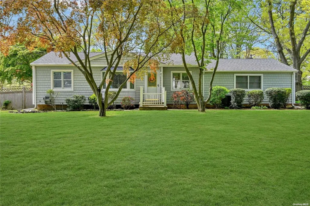 2540 Pine Avenue Ronkonkoma NY 11779
