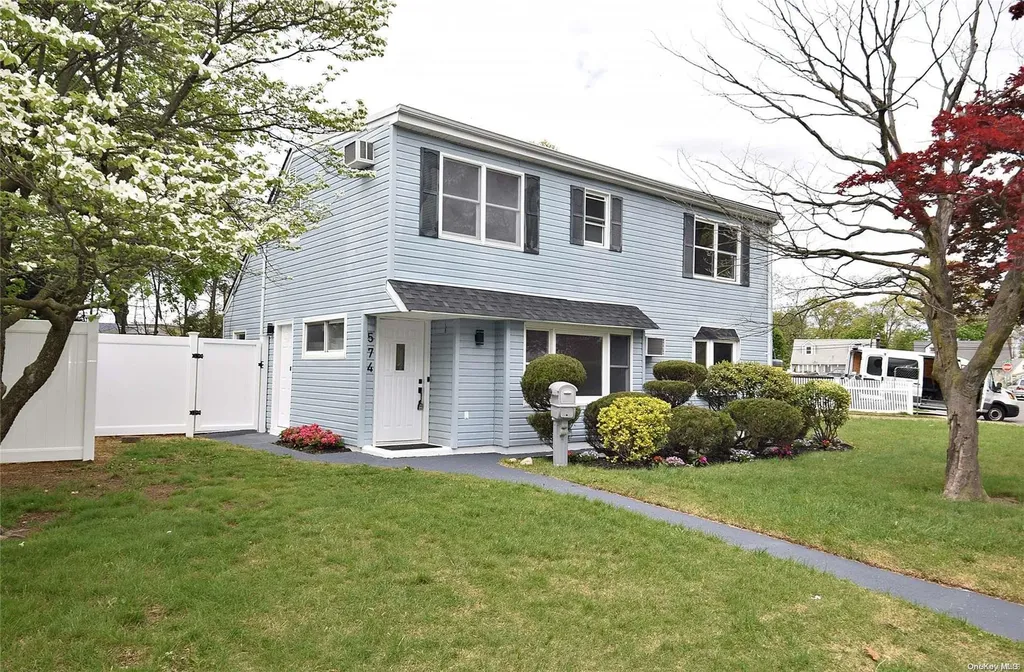 574 Rye Court Valley Stream NY 11580