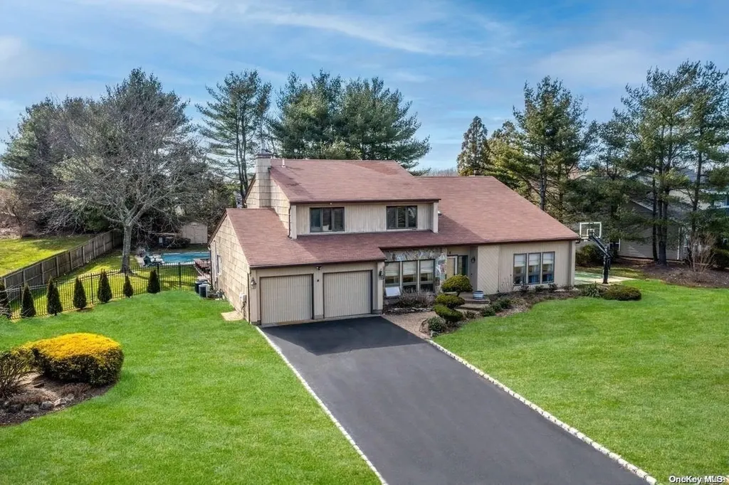 8 Eastwood Place Commack NY 11725