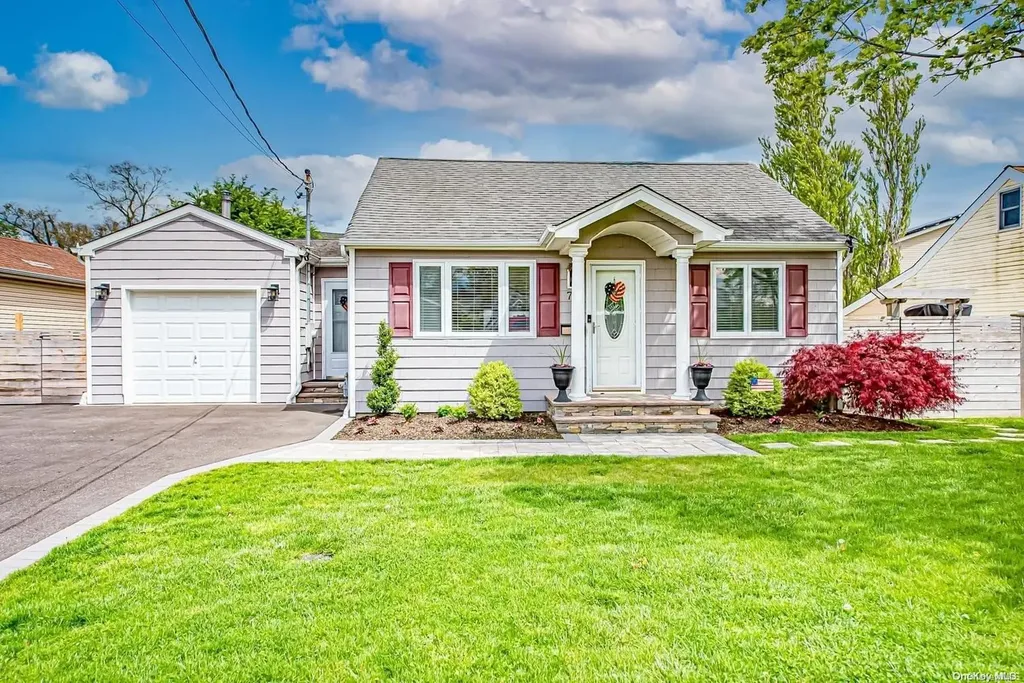 79 Mayhew Avenue Babylon NY 11702