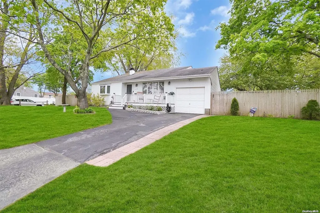 2002 Wave Avenue Medford NY 11763