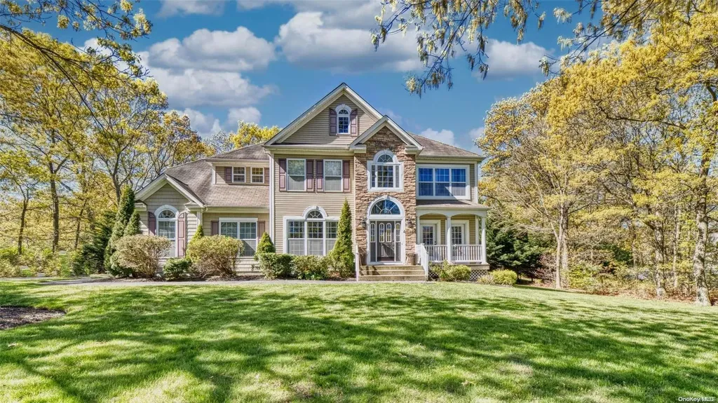 4 Paddock Lane Medford NY 11763