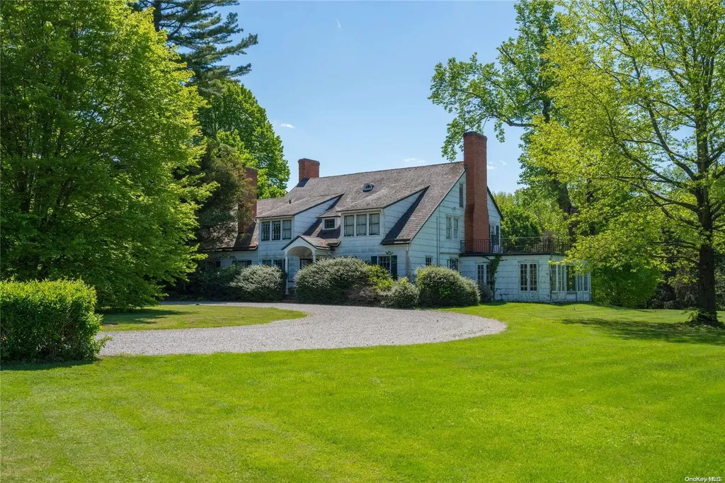 72 Post Road Old Westbury NY 11568