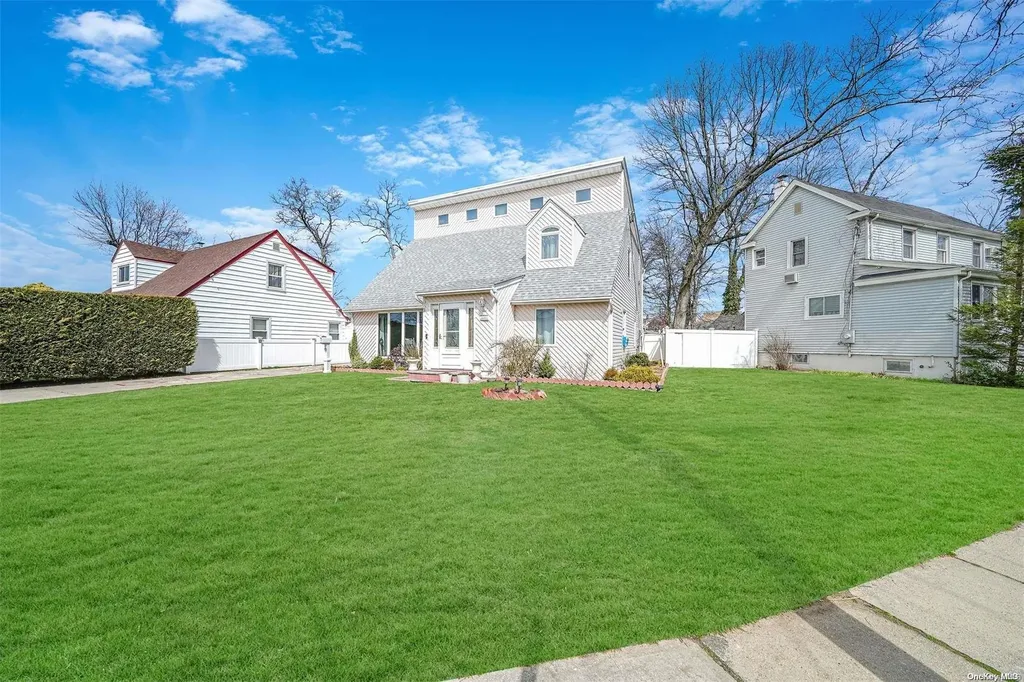 9 Pine Lane Valley Stream NY 11581