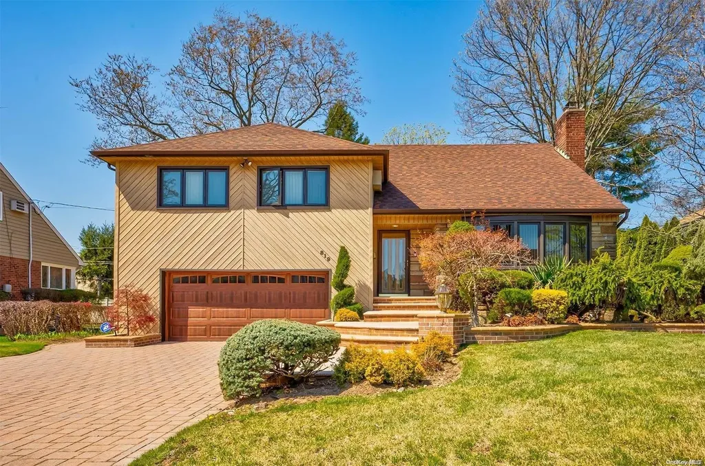 819 Pepperidge Road Westbury NY 11590