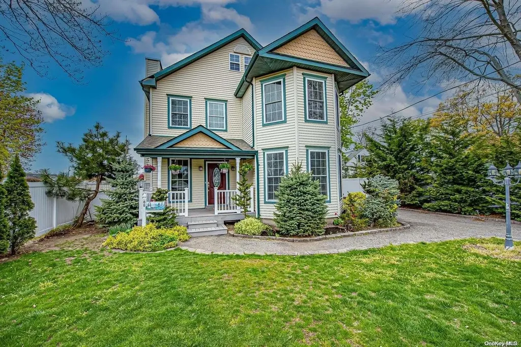 88 Mayhew Avenue Babylon NY 11702