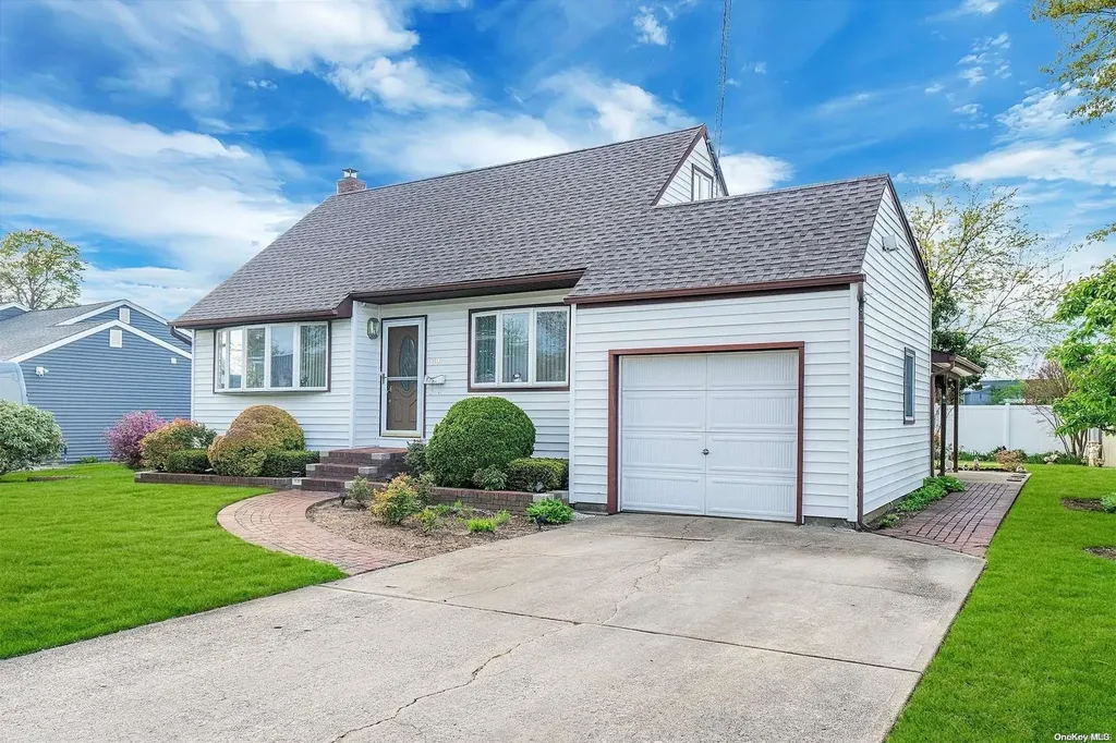 69 Salem Avenue West Babylon NY 11704
