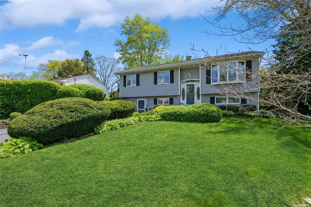 41 Topaz Drive Ronkonkoma NY 11779
