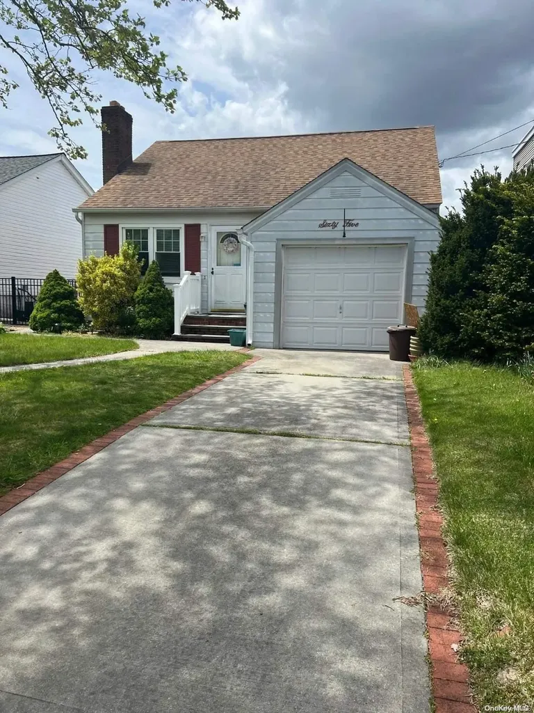 65 Biltmore Boulevard Massapequa NY 11758