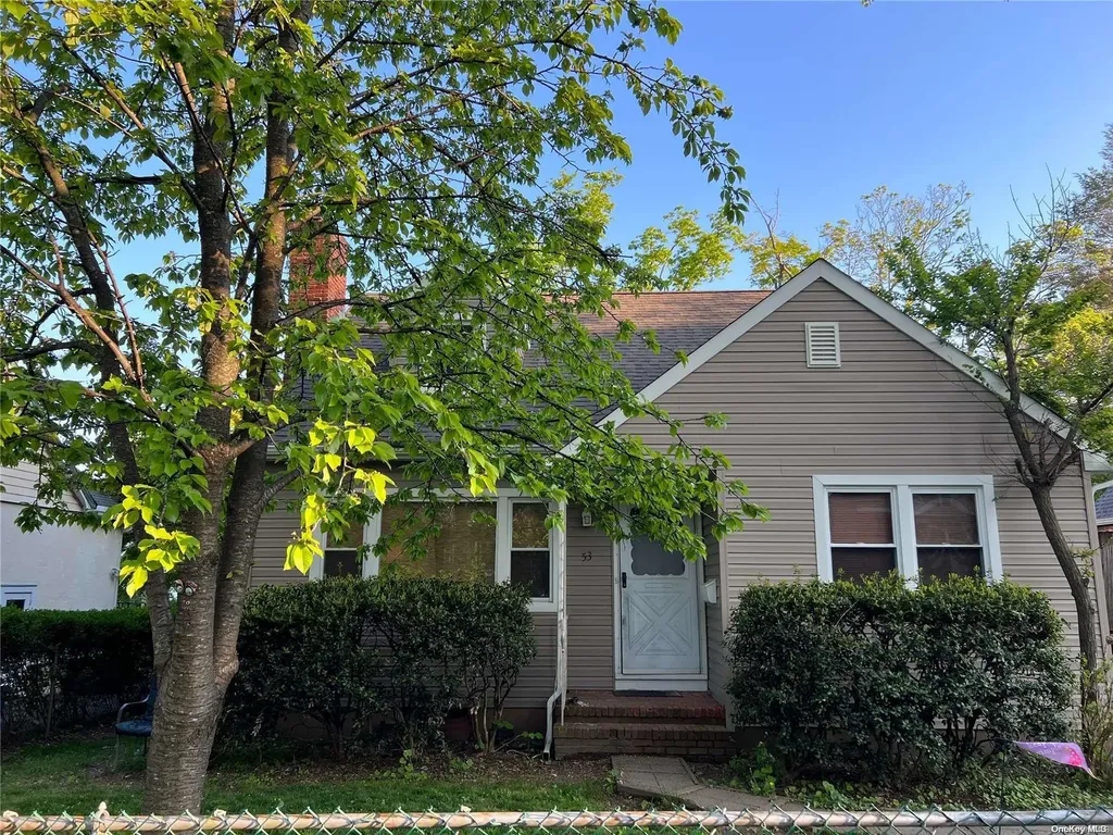 53 Cromwell Place Sea Cliff NY 11579
