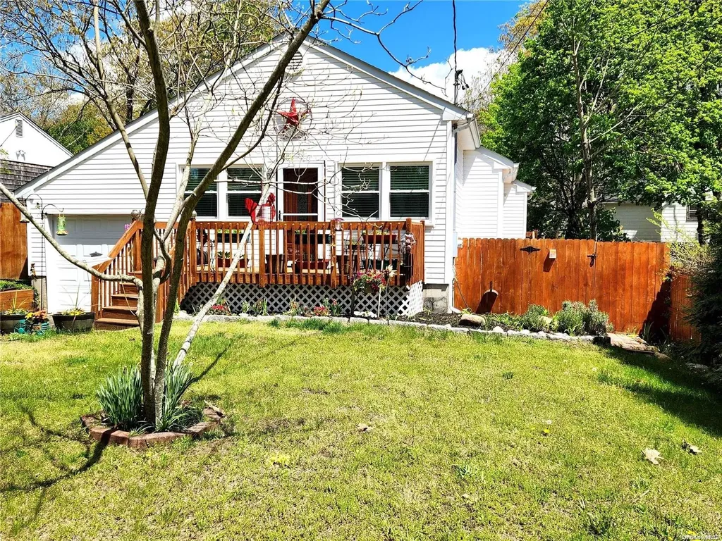 61 Wauwepex Trail Ridge NY 11961