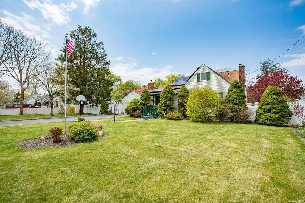 92 Maple Avenue Bellport NY 11713