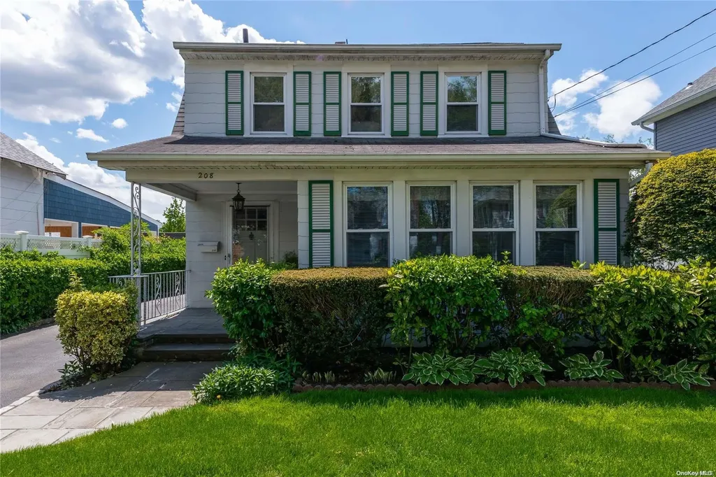 208 Drexel Avenue Westbury NY 11590