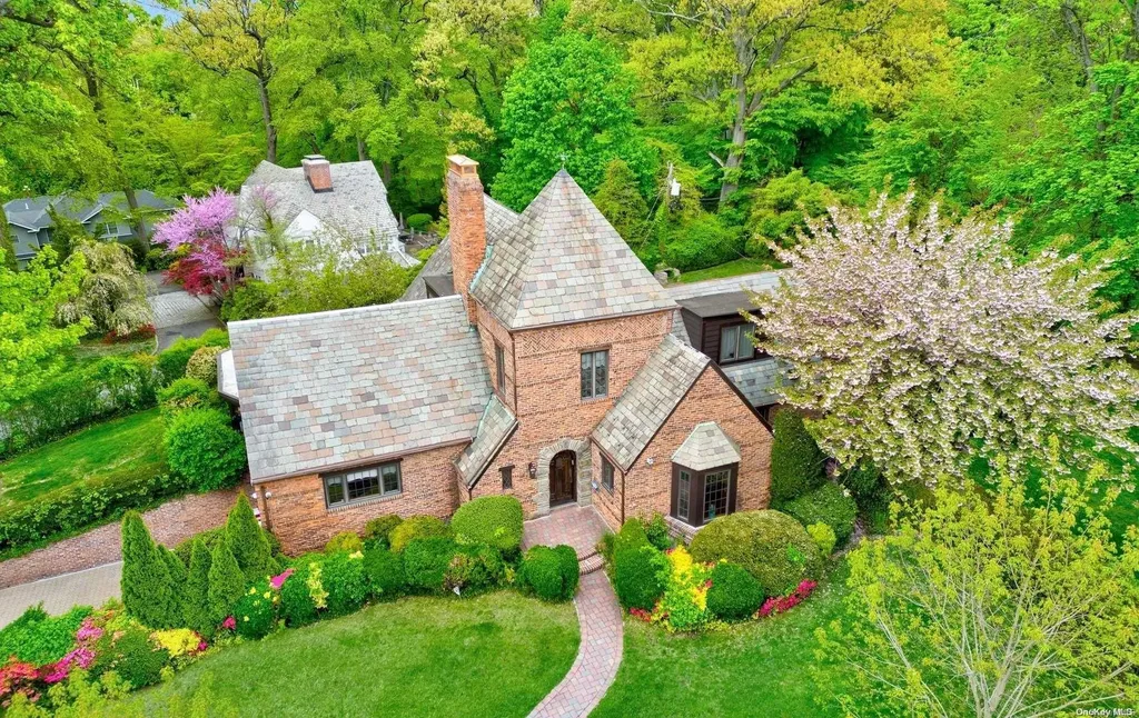 31 Wensley Drive Great Neck NY 11021