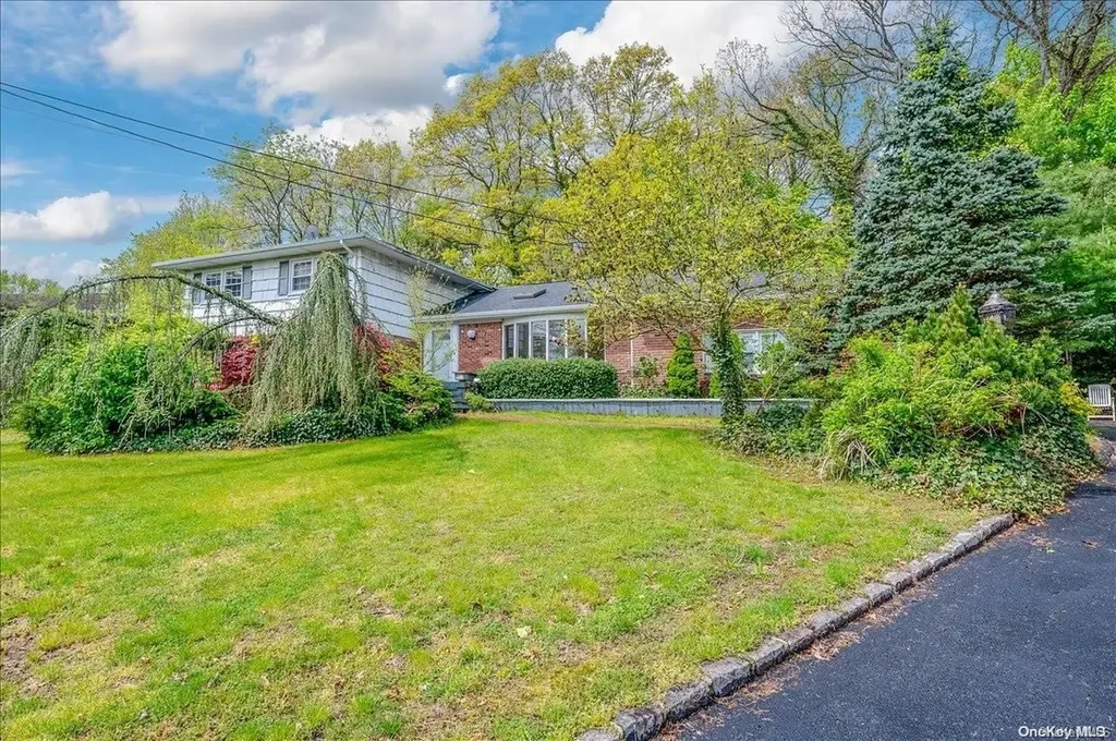 11 Sorgi Court Plainview NY 11803