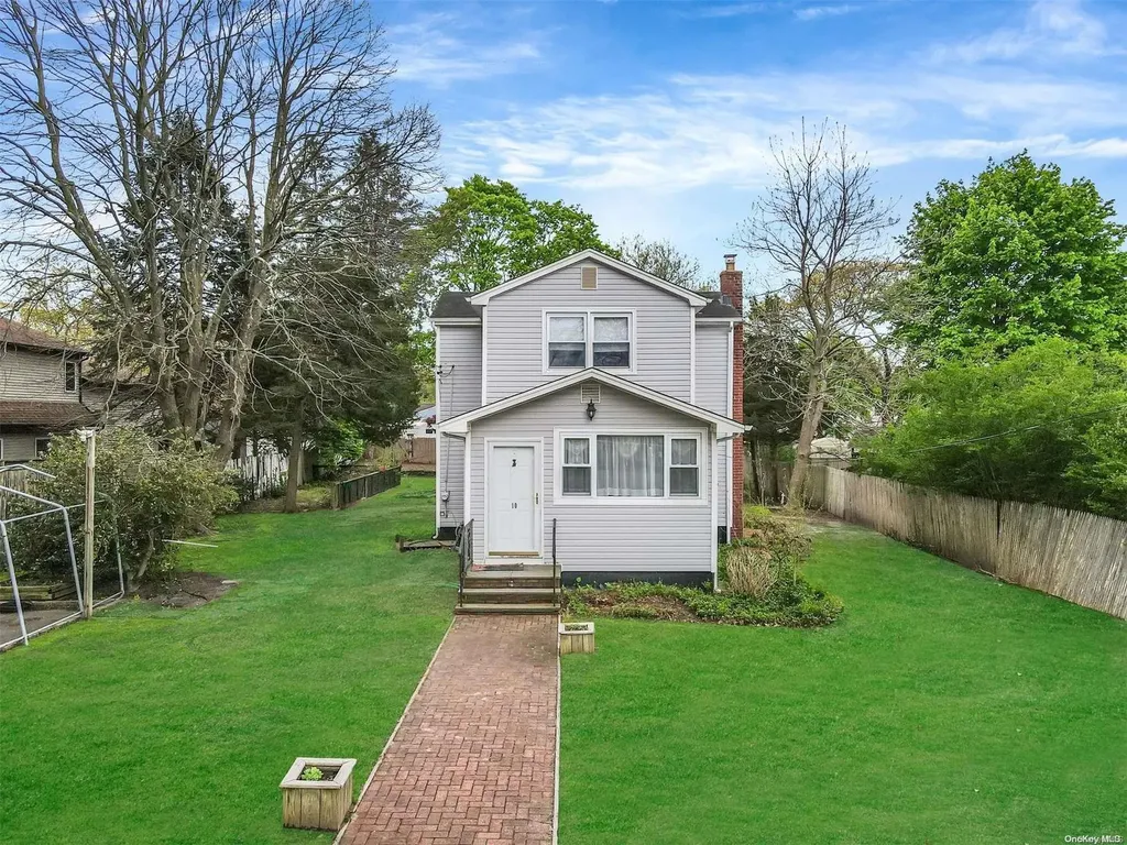 10 Ferndale Avenue Selden NY 11784