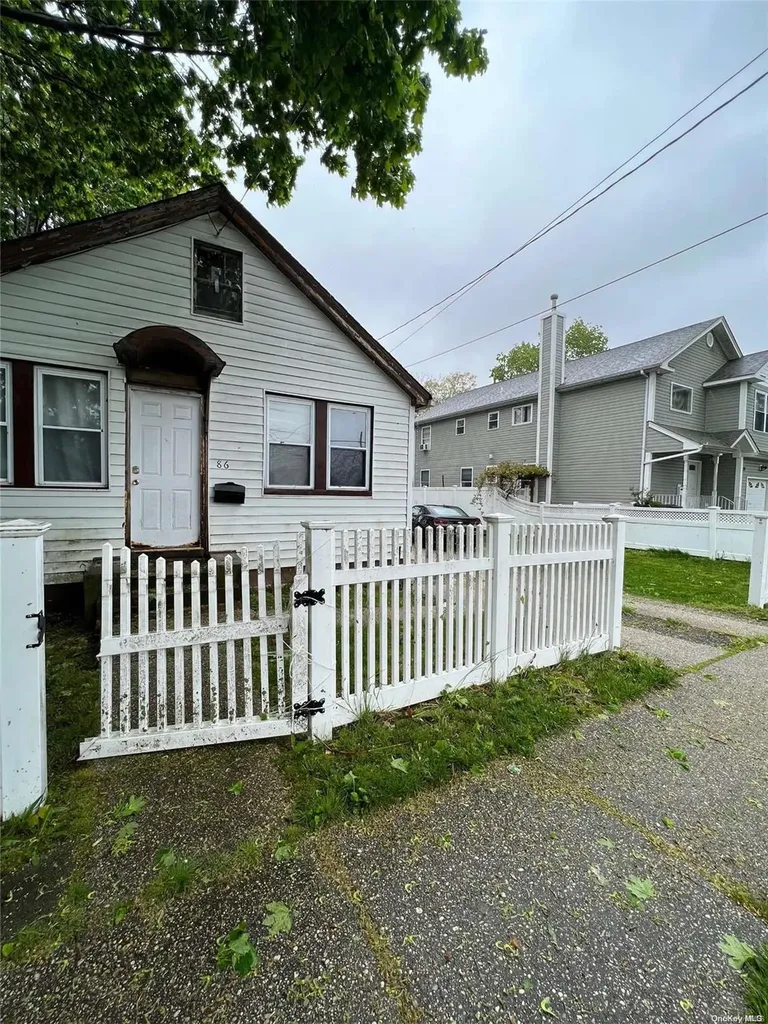 86 Linden Avenue Hempstead NY 11550