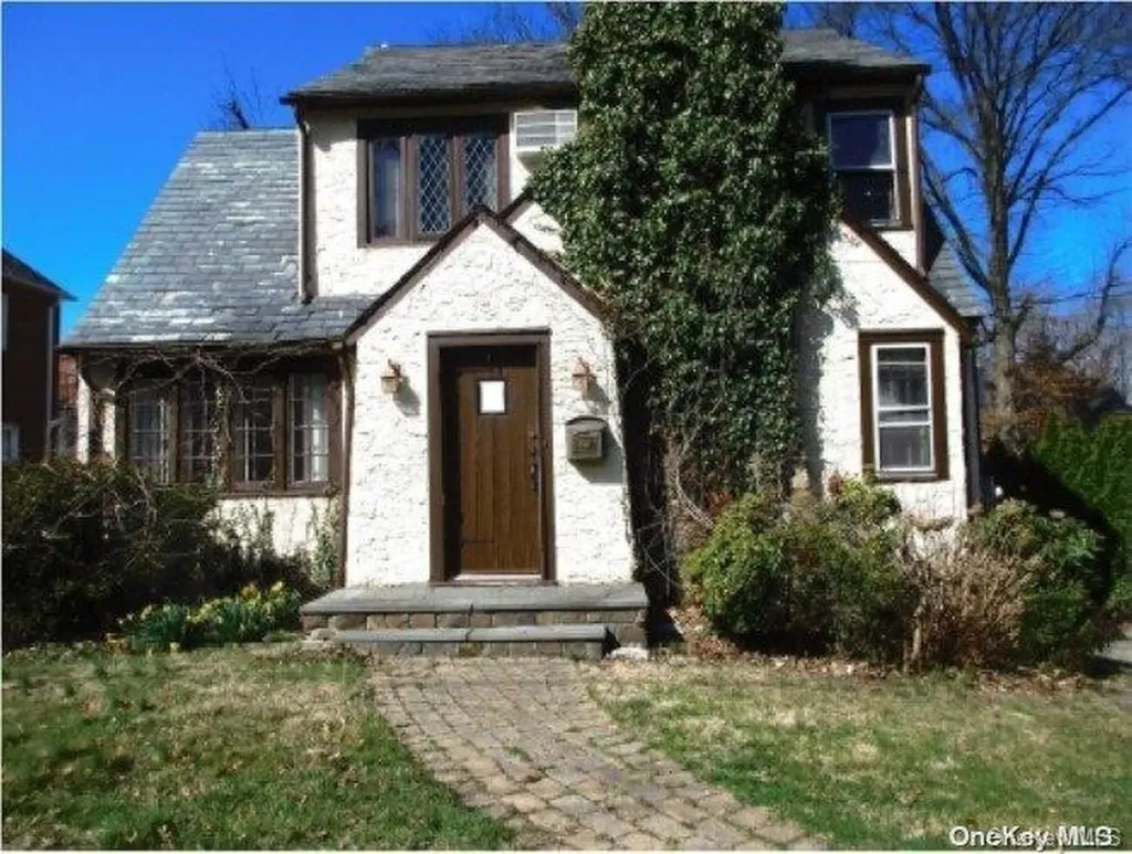 851 James Street Pelham NY 10803