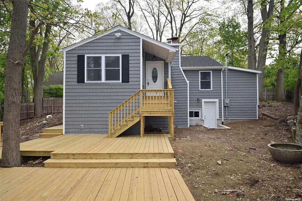 4 Lane E Huntington NY 11743