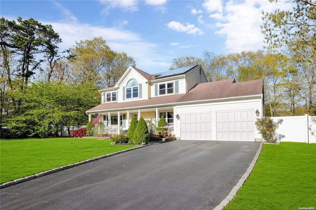 3 Richard Drive Medford NY 11763