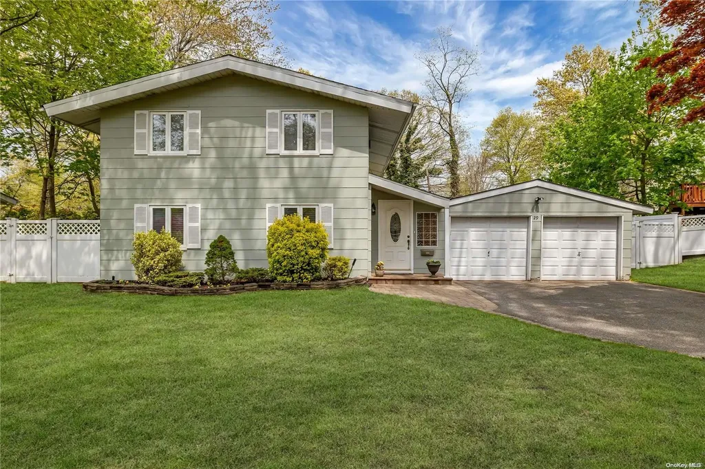 29 Redleaf Lane Commack NY 11725