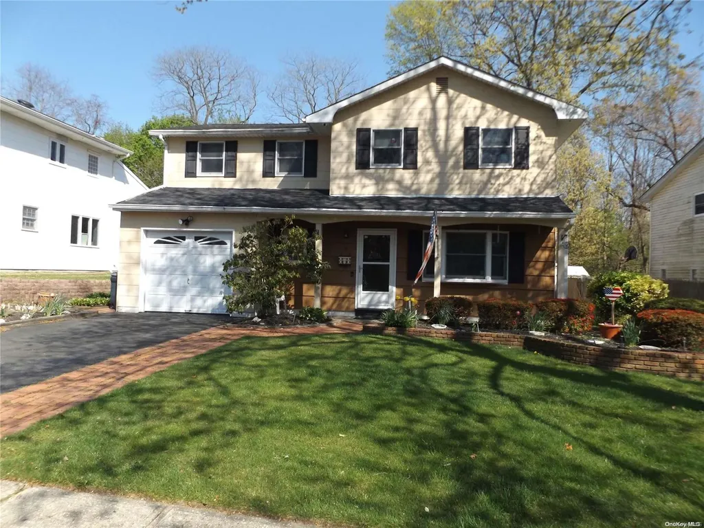 8 Magellan Avenue Kings Park NY 11754