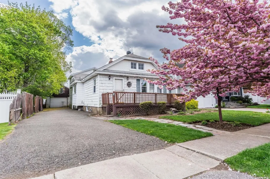 51 Cedar Avenue Babylon NY 11735