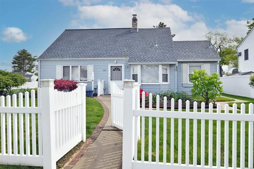 181 Saddle Lane Levittown NY 11756