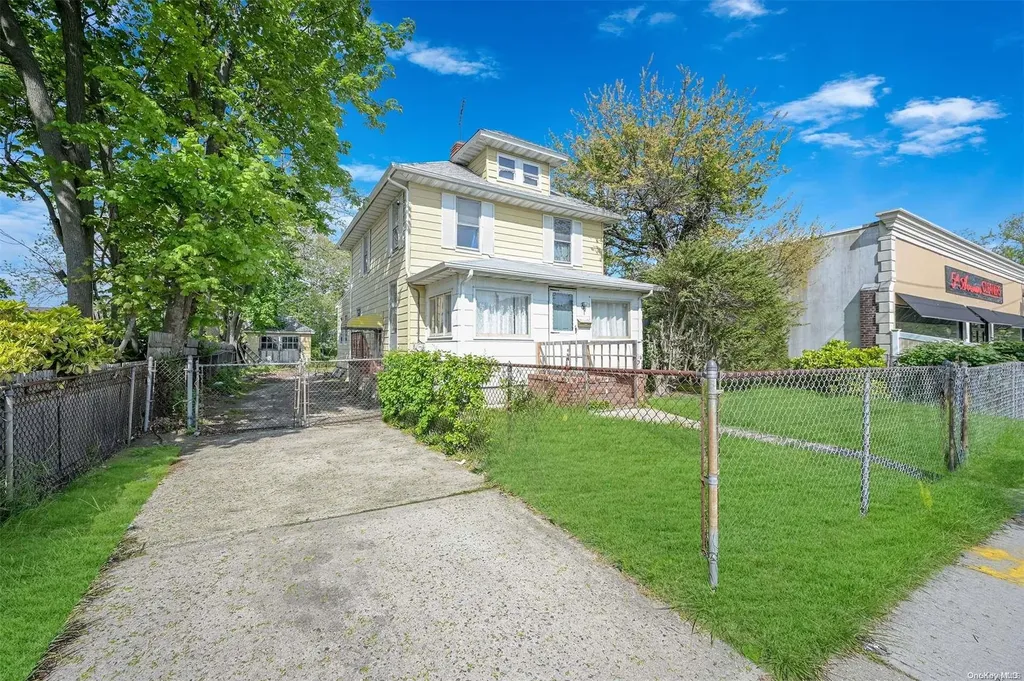 37 5th Avenue Bay Shore NY 11706