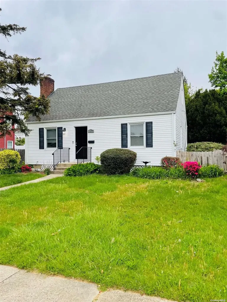 4 Taft Place Glen Cove NY 11542
