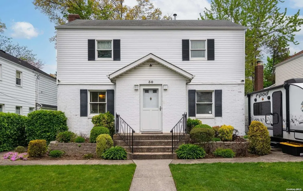 30 Wilwade Road Great Neck NY 11020