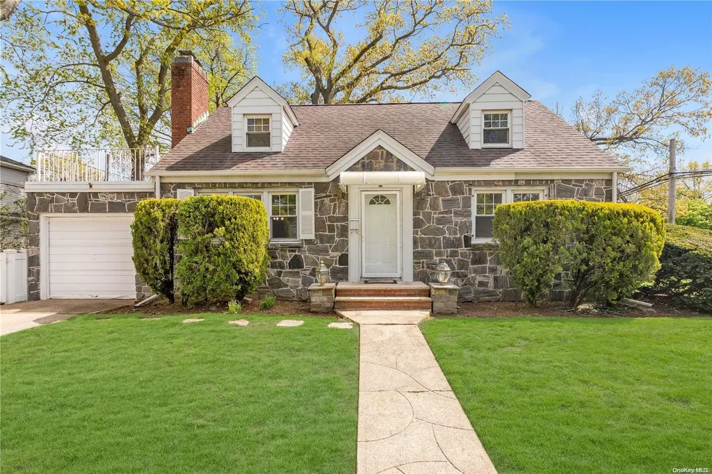 2 Oak Drive New Hyde Park NY 11040