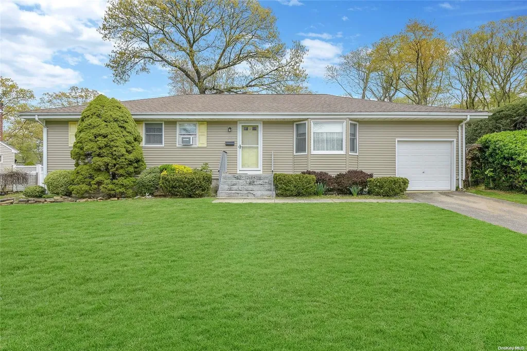 306 Devon Lane Smithtown NY 11787