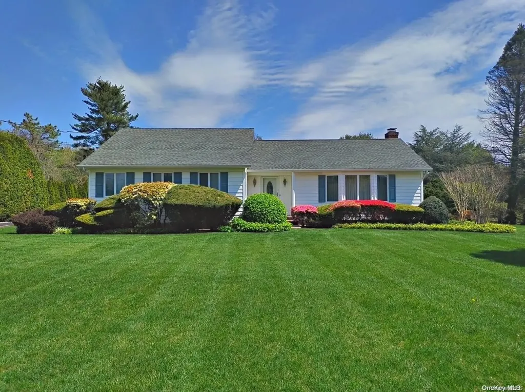 264 Shade Tree Lane Riverhead NY 11901
