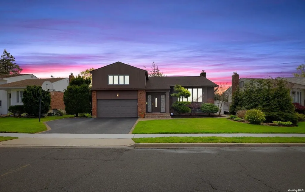 34 Netto Lane Plainview NY 11803