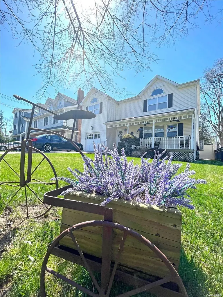 76 Park Avenue Freeport NY 11520