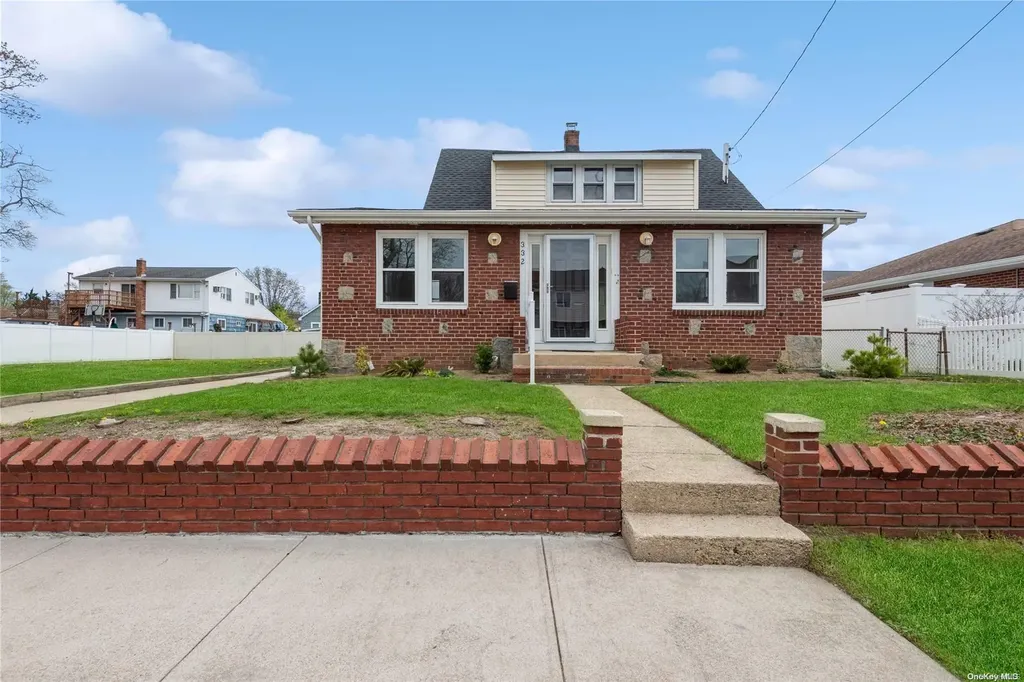 332 S 8th Street Lindenhurst NY 11757