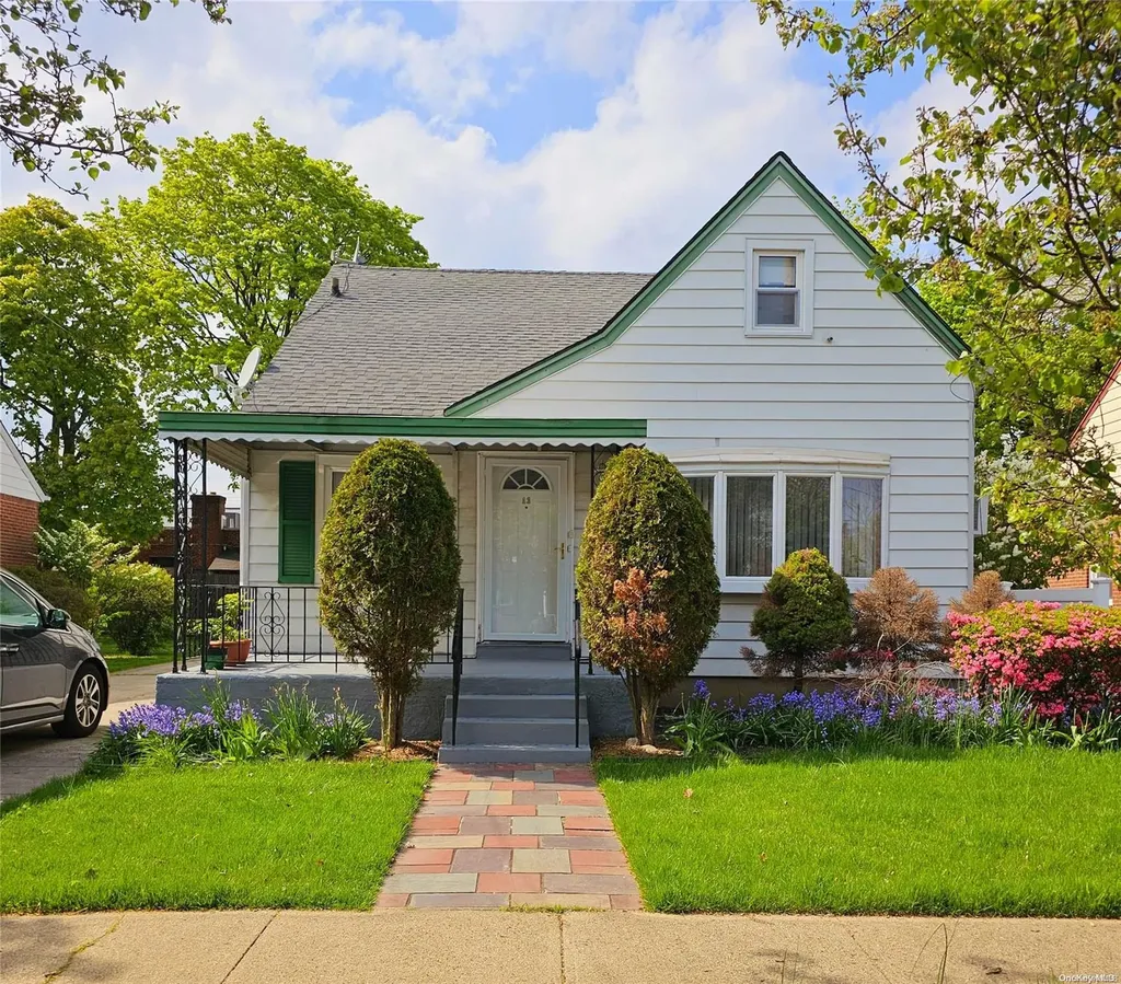 11 Irons Place New Hyde Park NY 11040