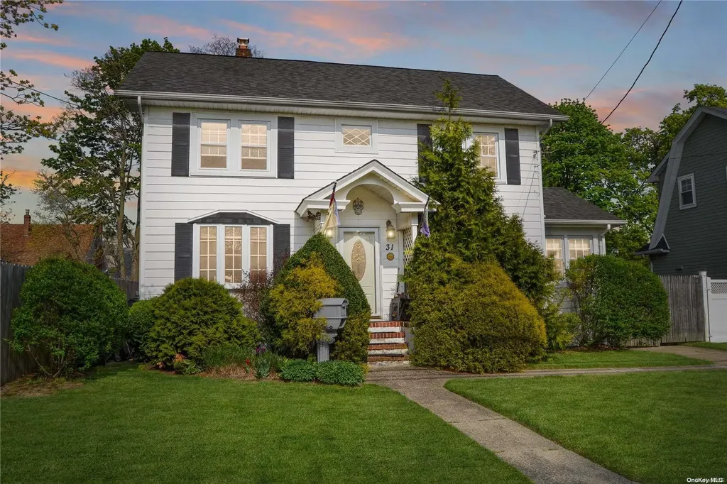 31 Redmond Avenue Bay Shore NY 11706