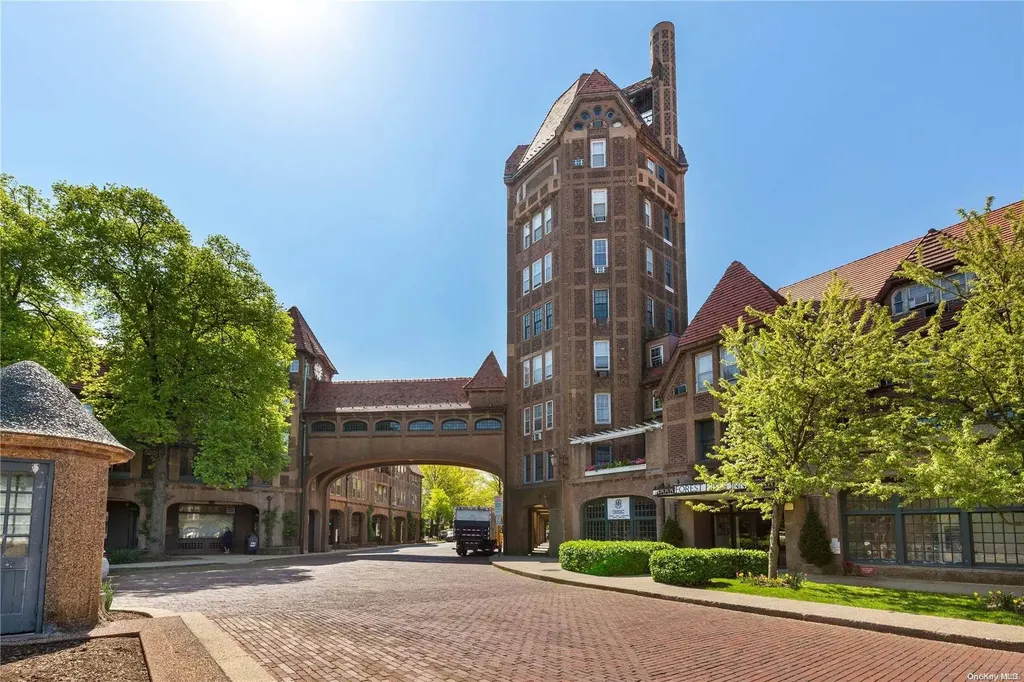 2 Dartmouth Street Forest Hills NY 11375