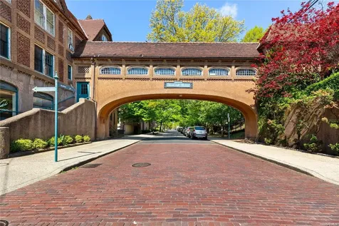 2 Dartmouth Street Forest Hills NY 11375
