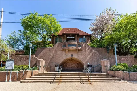 2 Dartmouth Street Forest Hills NY 11375