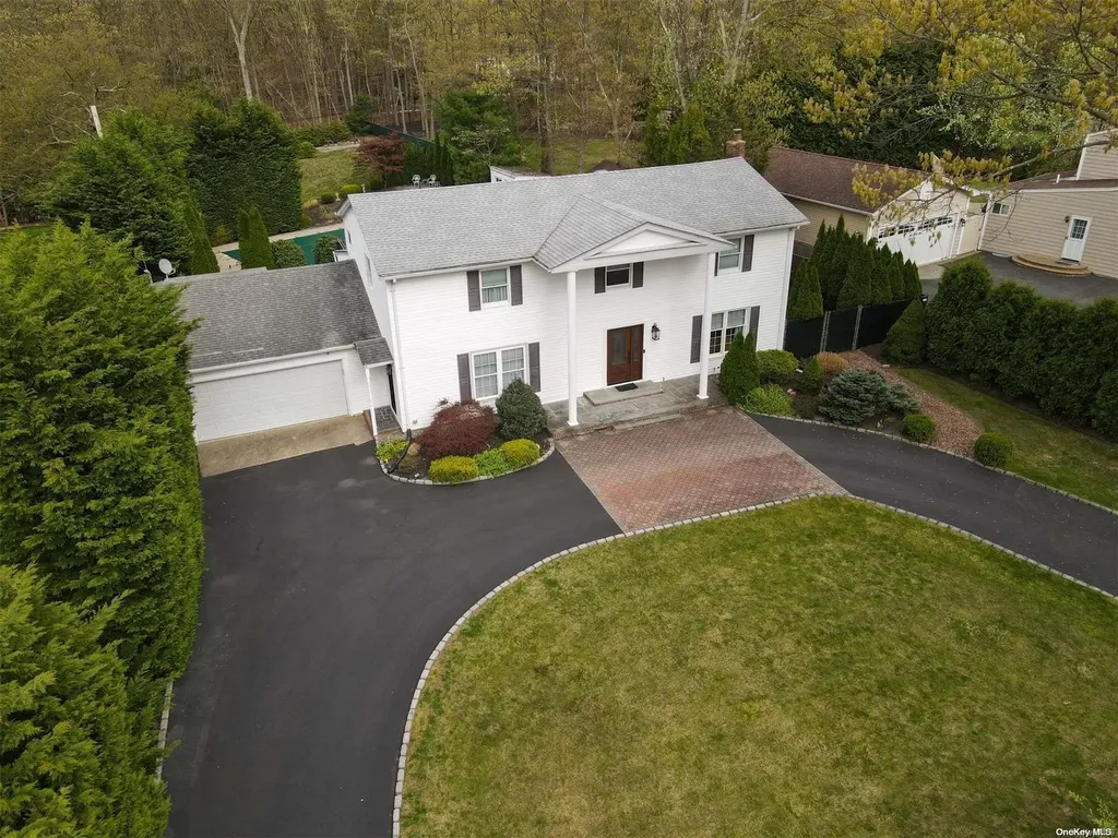 15 Neil Drive Smithtown NY 11787