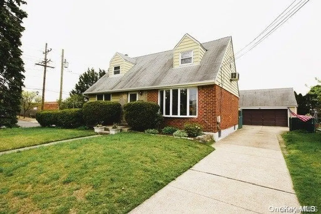 1774 Broadway New Hyde Park NY 11040