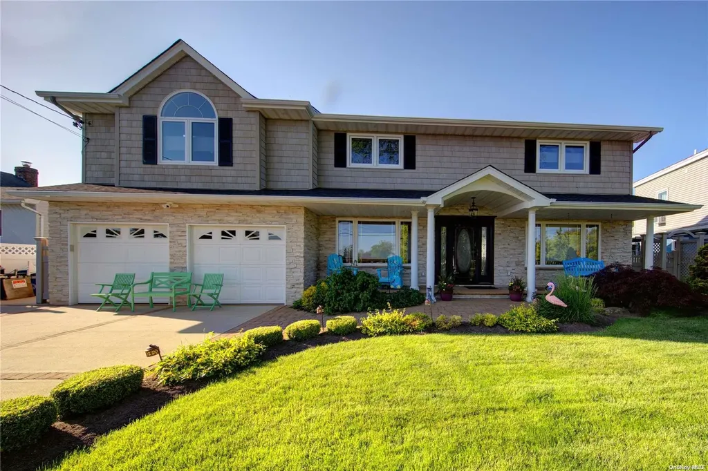 10 E Lido Promenade Lindenhurst NY 11757