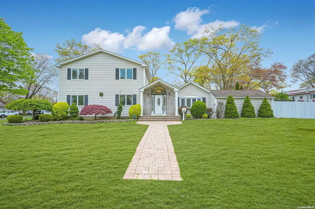 76 Altmar Avenue West Islip NY 11795