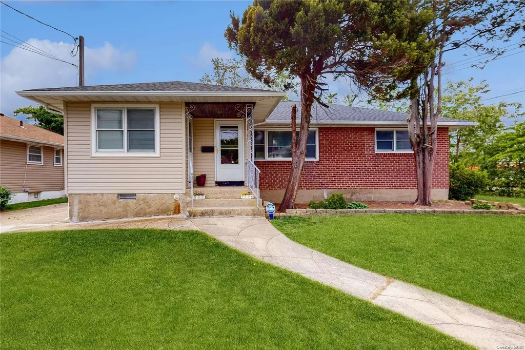 760 W Gate Valley Stream NY 11580