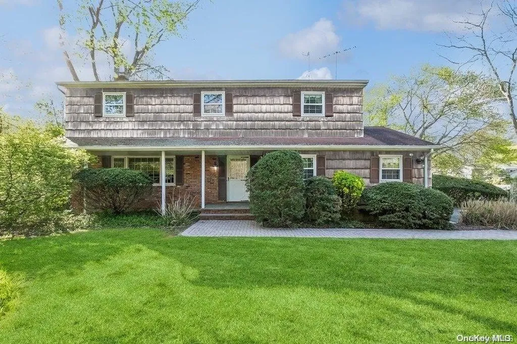 155 Parkway Drive N Commack NY 11725