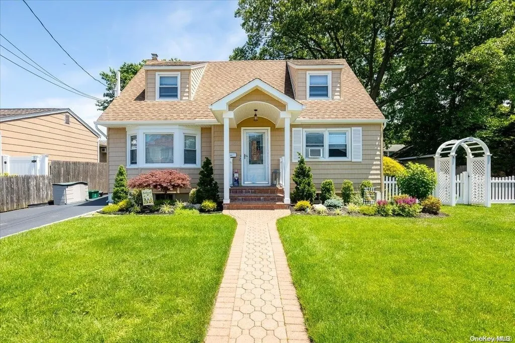 1849 Thomas Street Merrick NY 11566