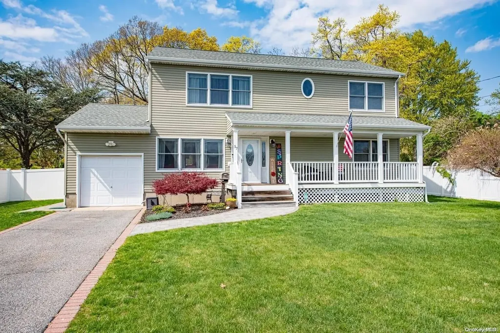 57 Danbury Street Bay Shore NY 11706